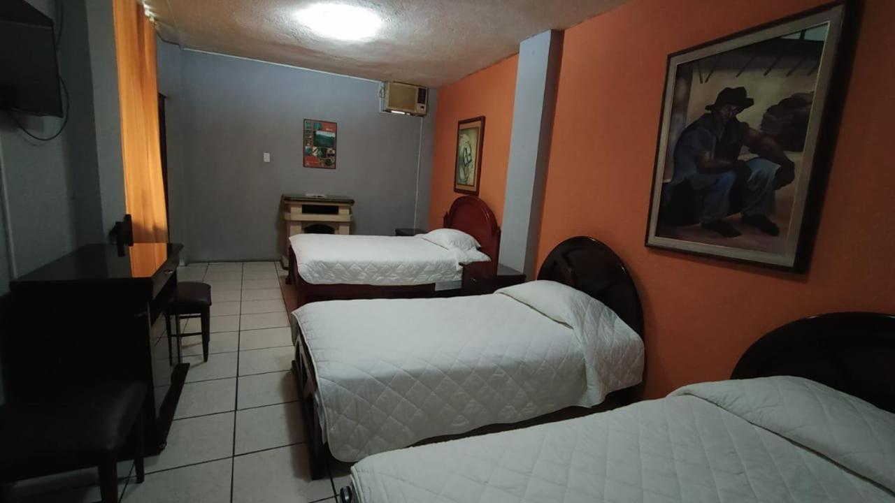 Hotel Puerta Del Sol Santo Domingo de los Colorados Exterior photo
